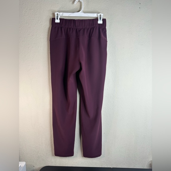 Lululemon On The Fly Pant Woven 27" size 4 maroon - Picture 3 of 6